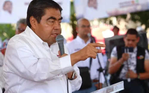 Gobernador de Puebla admite que colocación de bolardos en vialidades de la capital ha generado moles