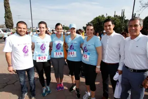Participan más de mil corredoras en Carrera de la Mujer en Tehuacán