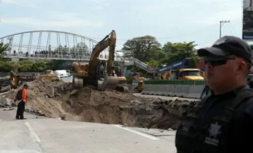 Realizan velorio de víctimas de socavón en Paso Express de Cuernavaca