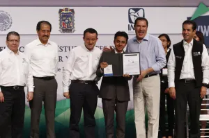 Preside Moreno Valle afiliación de estudiantes al IMSS