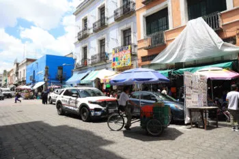Autoridades de Puebla investigan disputa entre organizaciones de ambulantes en el Centro Histórico