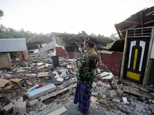 Réplica de sismo en Indonesia eleva la cifra de muertos a más de 300