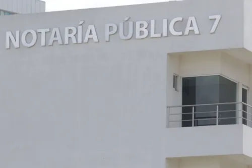 Al menos 17 de 29 notarías entregadas por RMV operan con prestanombres