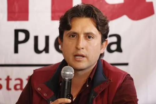 Héctor Alonso y JJ Espinosa se registran como candidatos a diputados por Morena