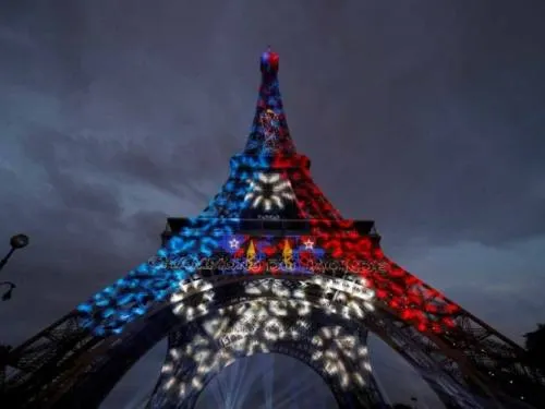 Cierran la Torre Eiffel por conflicto laboral