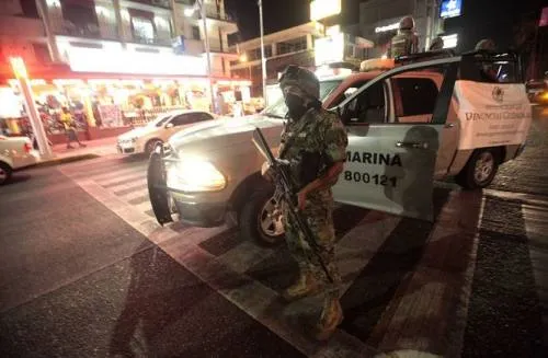 Chocan sicarios con la Marina en Tepic, Nayarit