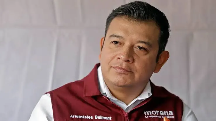 Al encabezar una marcha pro AMLO en Puebla Aristóteles Belmont viola la veda electoral