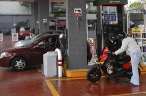 Ingresos por gasolina ‘empatan’ a petroleros