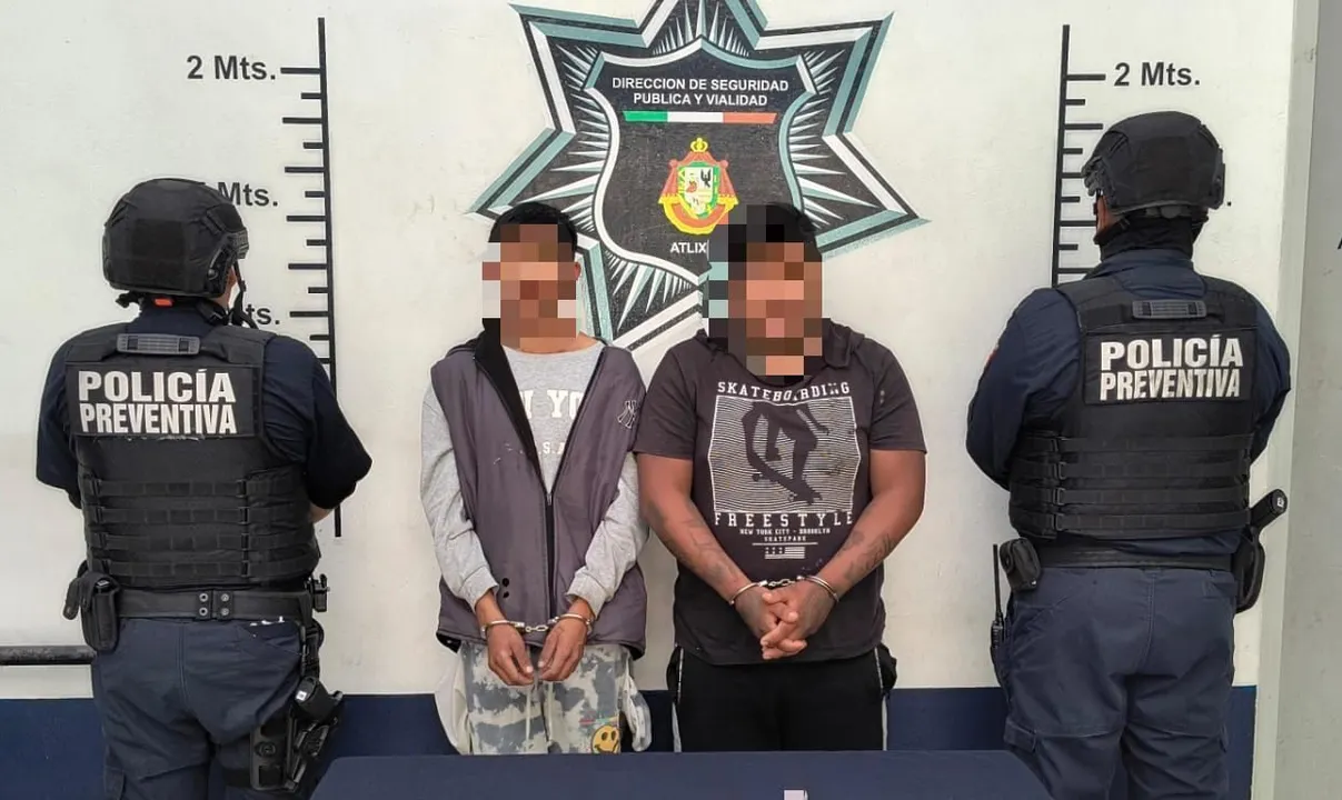 Detienen a dos hombres en Atlixco por consumir drogas en la vía pública