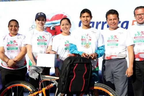 Encabeza Dinorah López tercera carrera por la salud
