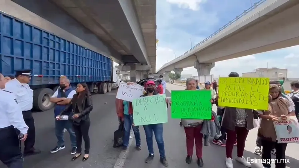 Bloqueo Autopista Mex Pue Falta De Hemodialisis