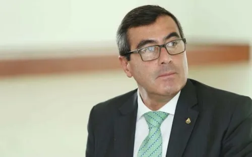 Se cocina la sucesión en Canaco