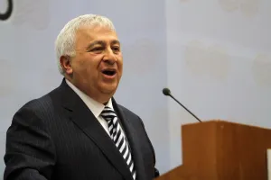 Deshidratación obliga a hospitalizar a Emilio Chuayffet