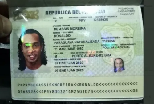 Detienen a Ronaldinho por usar pasaporte falso para ingresar a Paraguay