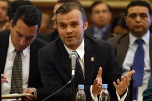 Gobierno, encargado de repartir tinacos: Xabier Albizuri