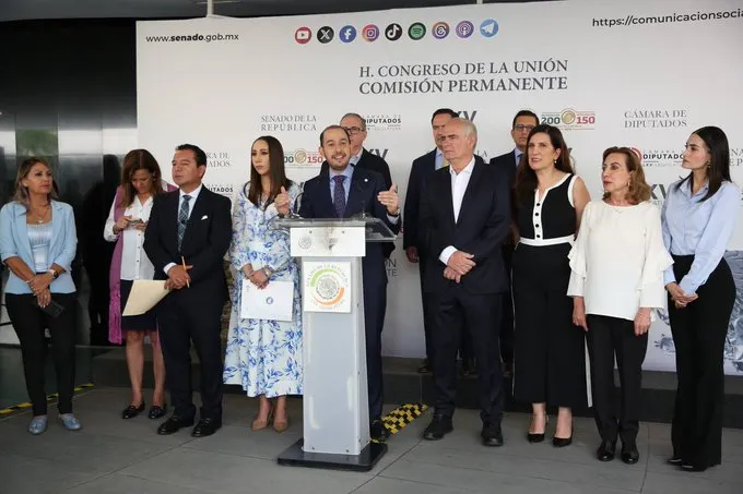 Conferencia de prensa de legisladores del PAN