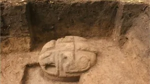 Hallan restos mayas de dos mil años de antigüedad