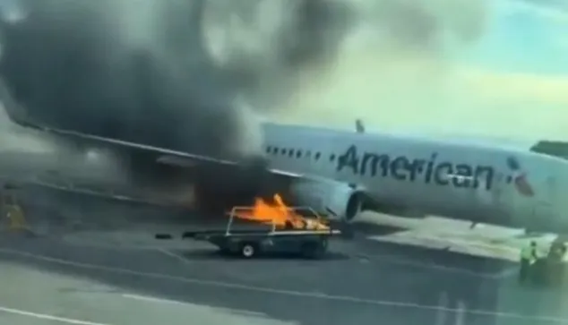 Avión de American Airlines se incendia tras aterrizaje de emergencia en aeropuerto de Denver