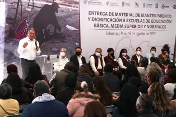 En Tehuacán, paterfamilias tramitan construcción de aulas ante la SEP