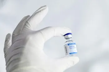 Más de 82 millones de dosis contra la COVID-19 son desperdiciadas en EE. UU.