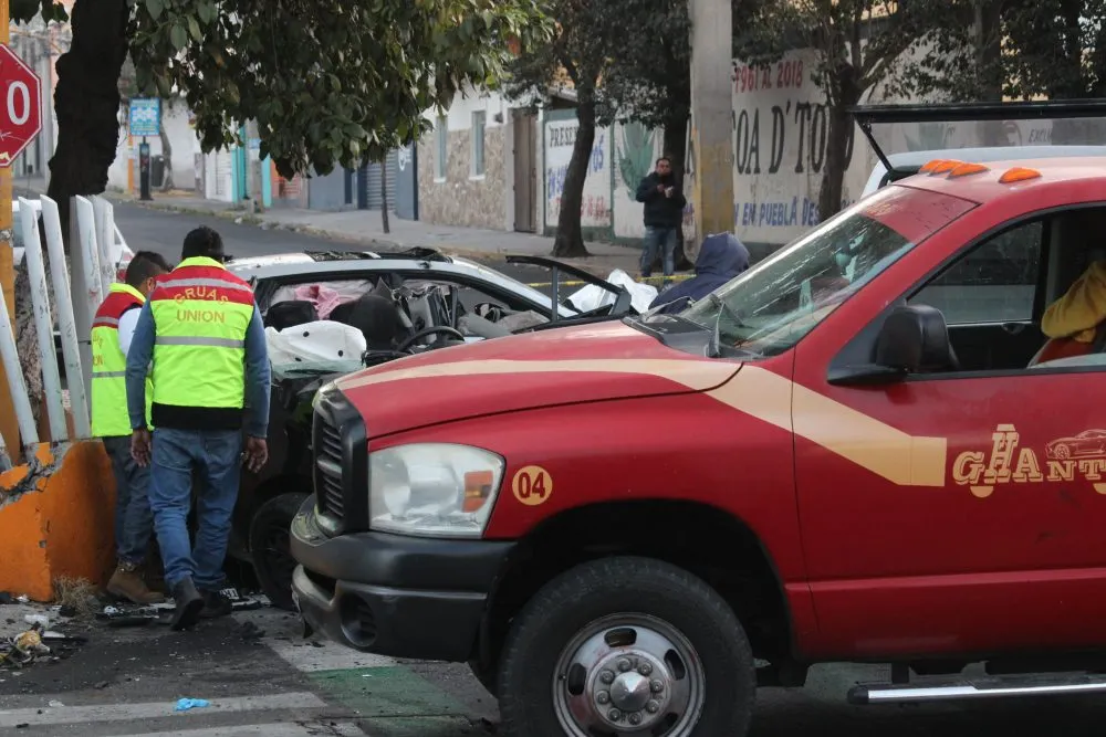 Despiden a chofer de Uber muerto en choque