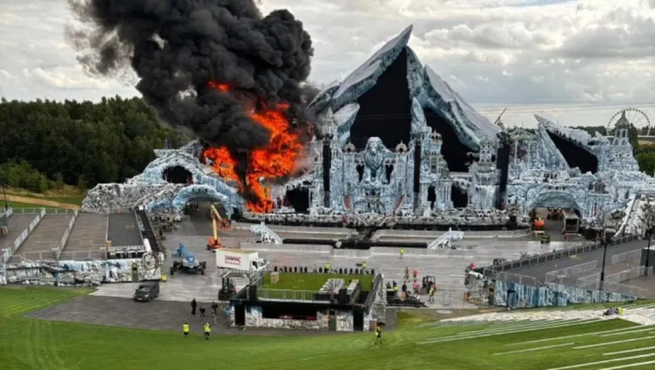 Incendio destruye escenario principal de Tomorrowland 2025 a dos días del festival