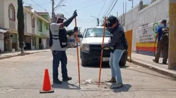Monitorea Ayuntamiento de Puebla calidad en pozos de visita de drenaje en Amalucan y San Jerónimo Caleras