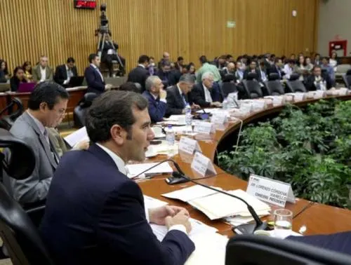 Solicitan 30 organizaciones su registro como partido político ante el INE