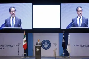 Alfonso Esparza rinde primer informe de labores al frente de la BUAP