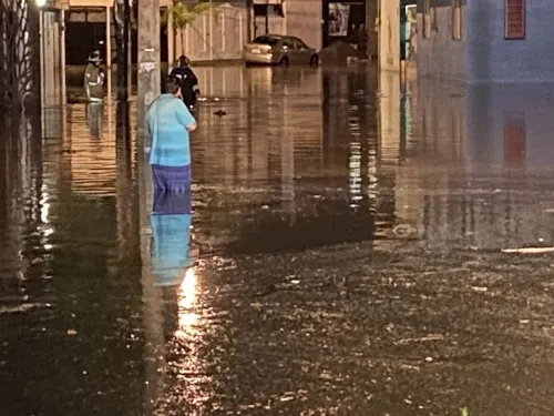 Fuerte lluvia ocasiona inundación en colonia El Refugio