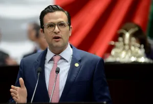 Piña Kurczyn propone deducir de impuestos las colegiaturas