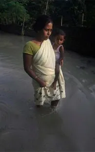 Suman 33 muertos en India por inundaciones