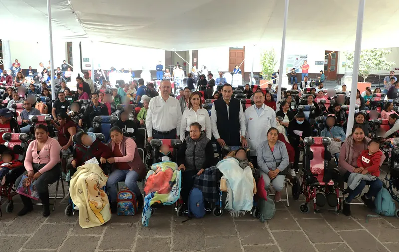 Entrega SEDIF Puebla 133 sillas para personas con parálisis cerebral