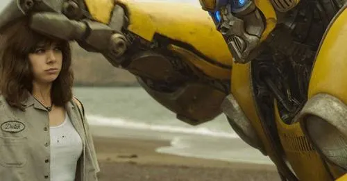 “Bumblebee” es “la mejor cinta de Transformers”, afirma la crítica