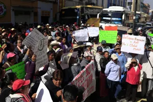 Se manifiestan en el Congreso Habitantes de Soltepec y Mazapiltepec contra OPD Ciudad Modelo