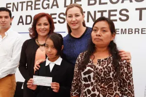 Otorga SEDIF becas a infantes y adolescentes trabajadores