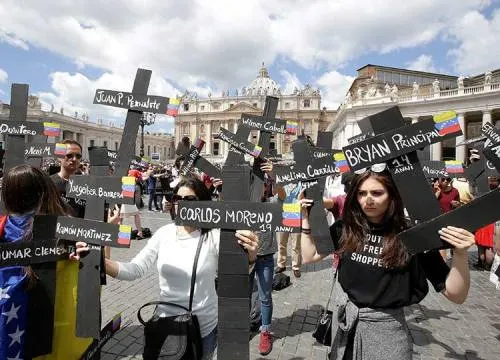 Venezolanos protestan contra Maduro en el Vaticano