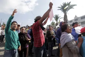 Granaderos arriban a Canoa; pobladores a la expectativa