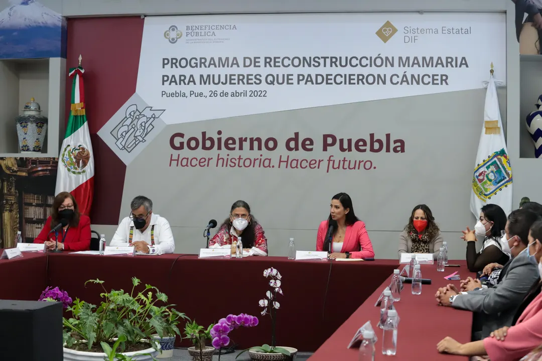 Con cirugías mamarias, SEDIF, Salud y Beneficencia Pública cambian vidas de poblanas que padecieron cáncer