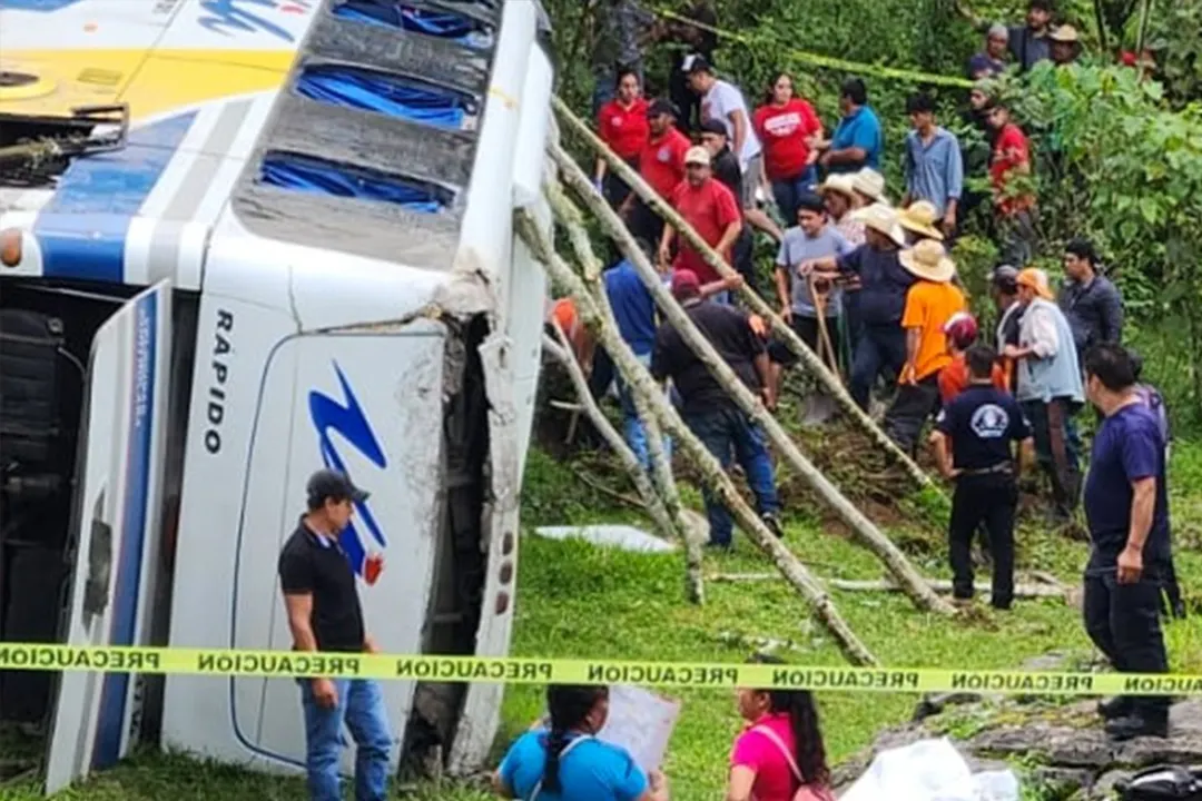 Volcadura de autobús en Nauzontla