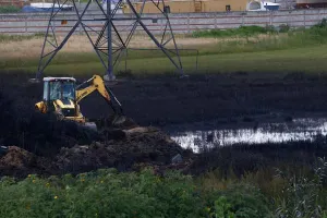 Vecinos de Cuautlancingo se quejan de que Pemex aún no limpia derrame