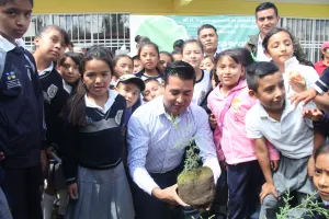 Néstor Camarillo realiza jornada ecológica por Día Internacional del Árbol