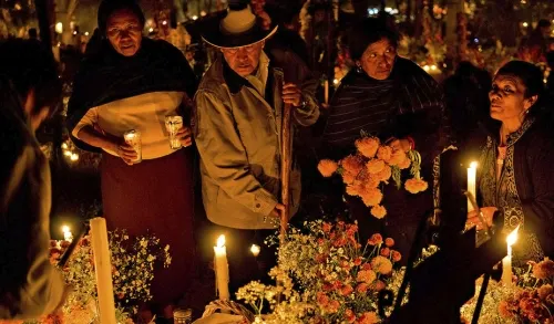 López-Gatell pide evitar aglomeraciones en panteones y fiesta guadalupana