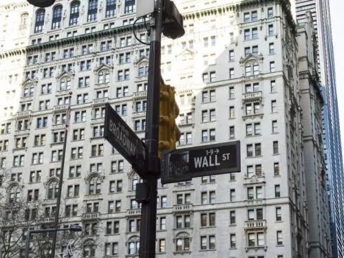 Bolsa Mexicana extiende caídas