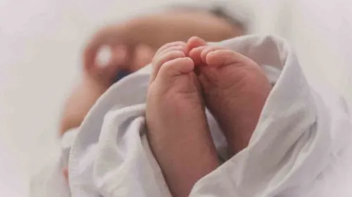 Acusan a enfermera en Inglaterra por asesinato de ocho bebés e intentar matar a 10 más