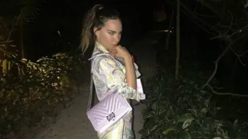 Belinda lució bolso de Louis Vuitton de más de 50 mil pesos
