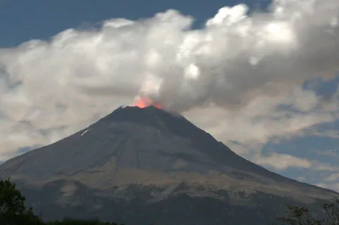 Elevan la alerta volcánica de la fase 2 a la 3