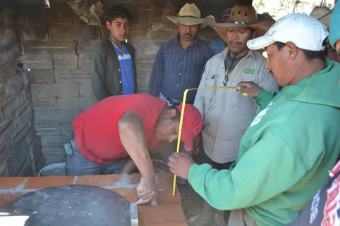 Dona Granjas Carroll 100 estufas ahorradoras en comunidades