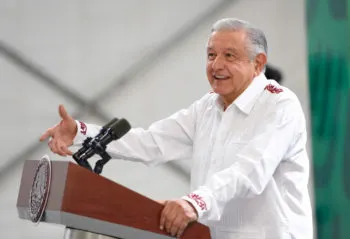 “Un vulgar acto de provocación”: AMLO acusa a opositores del portazo a Palacio Nacional