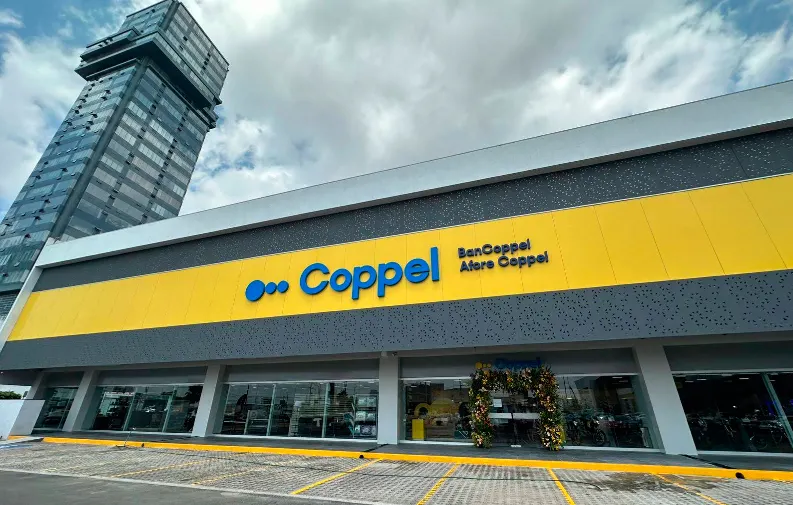 Asaltan con armas de fuego el Coppel de Lomas de Angelópolis y roban 35 celulares